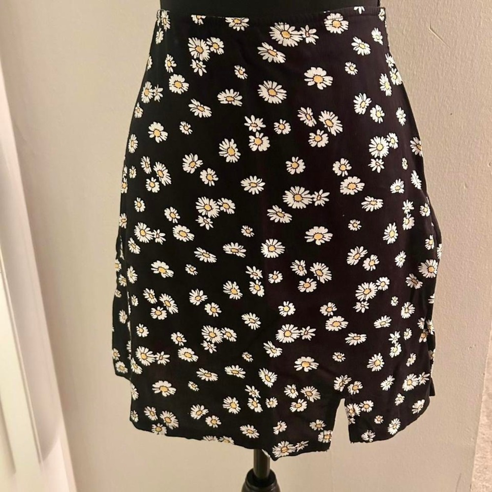 Hollister black and white floral daisy mini skirt XS